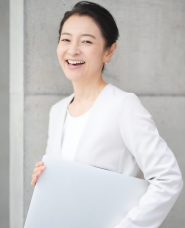 日本人女性ビジネスの写真