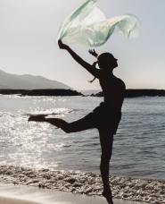 海とシルエットの写真