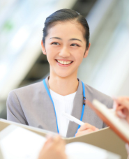 日本人女性3人のビジネス写真