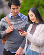 日本人男女カップルの写真