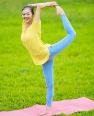 日本人女性フィットネスの写真